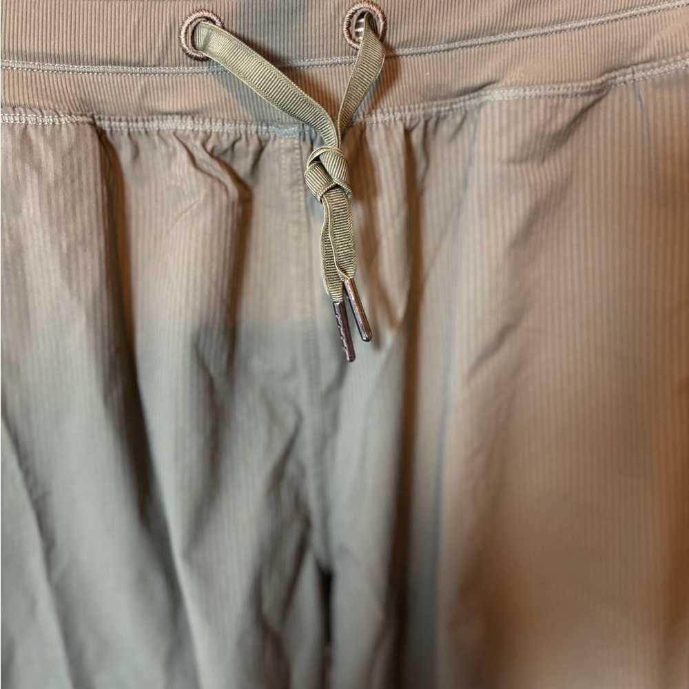 Zyia Activewear Joggers Women’s Pants in Olive Green - Picture 9 of 9